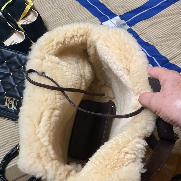 UGG Beautiful brand new tote bag with 2 handles - Picture 5 of 7